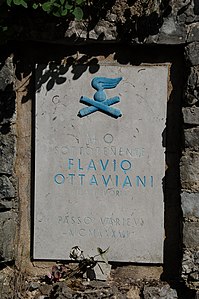 Yliluutnantti Flavio Ottavianin muistolaatta.JPG