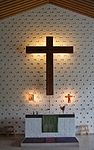 Altaret och korväggens kors