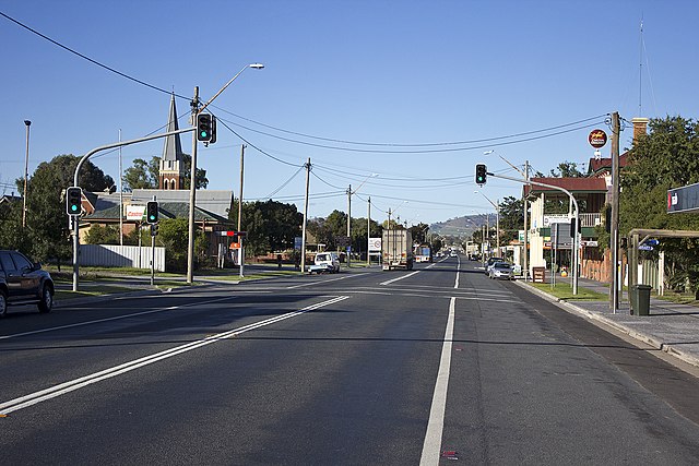 Hume Highway as it passes through Holbrook, the final town on the highway bypassed