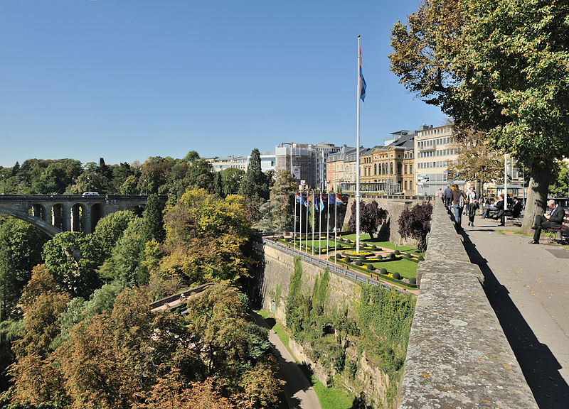 File:Luxembourg City fortress Petrusse valley 01.jpg