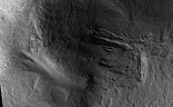 Barrancos en el cráter Lyot, tomada por HiRISE