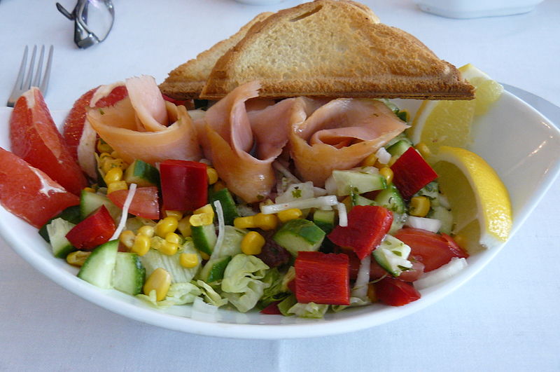 File:MOs810, WG 2014 20, Jarocin, salad with salmon.JPG