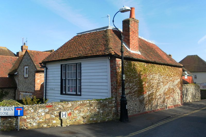 File:Malthouse Cottage, Old Barn Close, Willingdon (NHLE Code 1190677) (April 2011).JPG