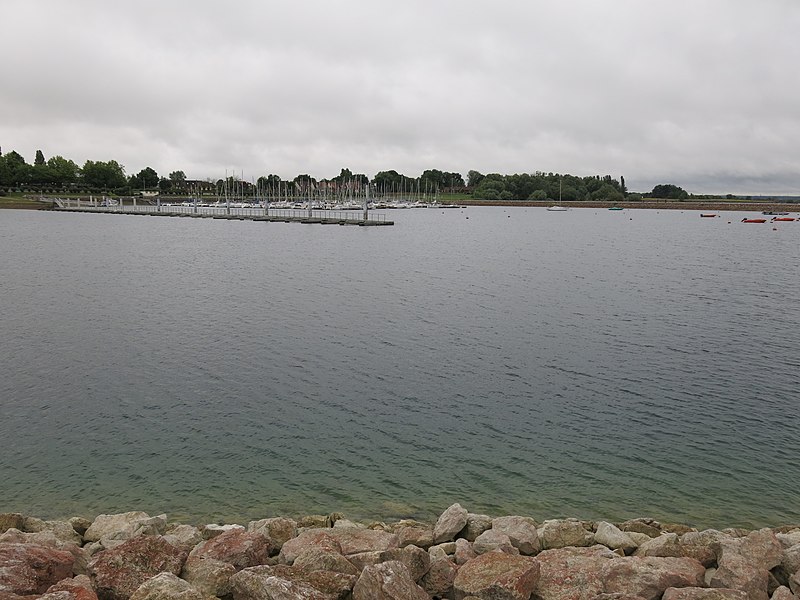 File:Marina de Mesnil-Saint-Père.jpg