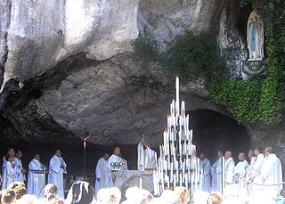 Mass at the Grotto at Lourdes. The chalice is displayed to the faithful immediately after the consecration of the wine. Mass at Lourdes.jpg