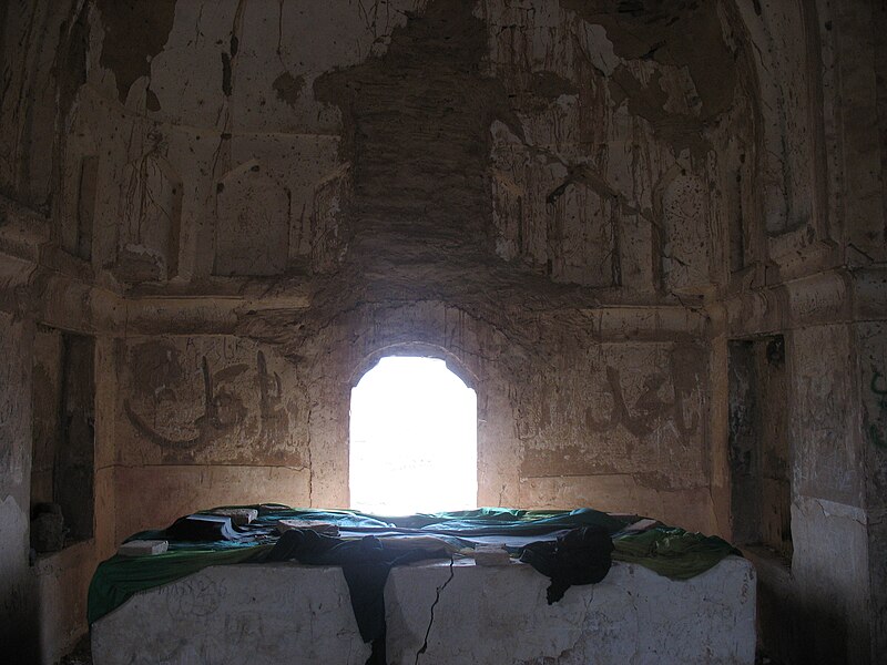 File:Mazare Shahmir inside.jpg