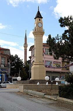 Mecitözü kasaba merkezinde meydan ve saat kulesi (2022)