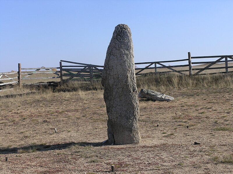 File:Menhir at Akhunovo.jpg