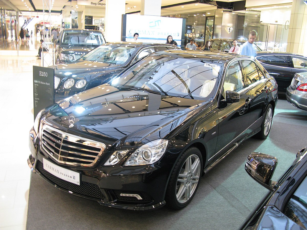 File:Mercedes-Benz W212 E 220 CDI Avantgarde Iridiumsilber.jpg - Wikimedia  Commons