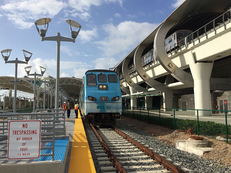 File:Miami Airport train station Tri-Rail platforms 2015-03 (16577512667).jpg