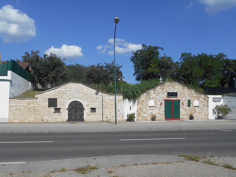 File:Moenchhof Weinkellerstiftsgasse.jpg