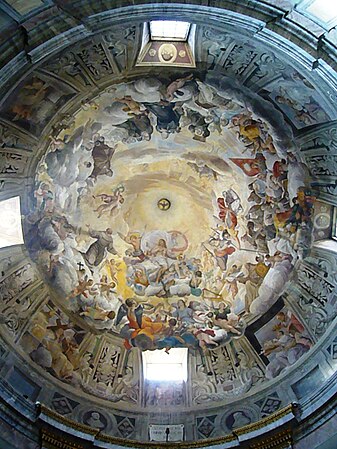 Interior da cúpula, "Glória de São Bernardino", de Bernardino Gagliardi.