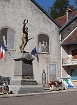 Le Poilu victorieux (monument aux morts)