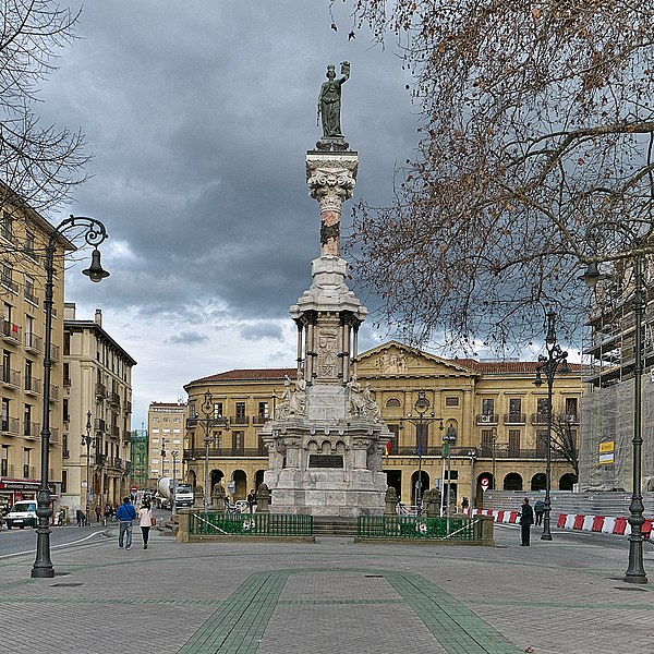 Image: Monumento a los Fueros (Pamplona)