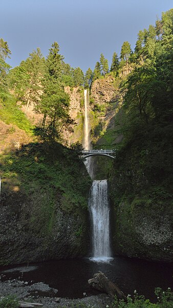 File:Multnomah Falls pano 01 (14618888483).jpg