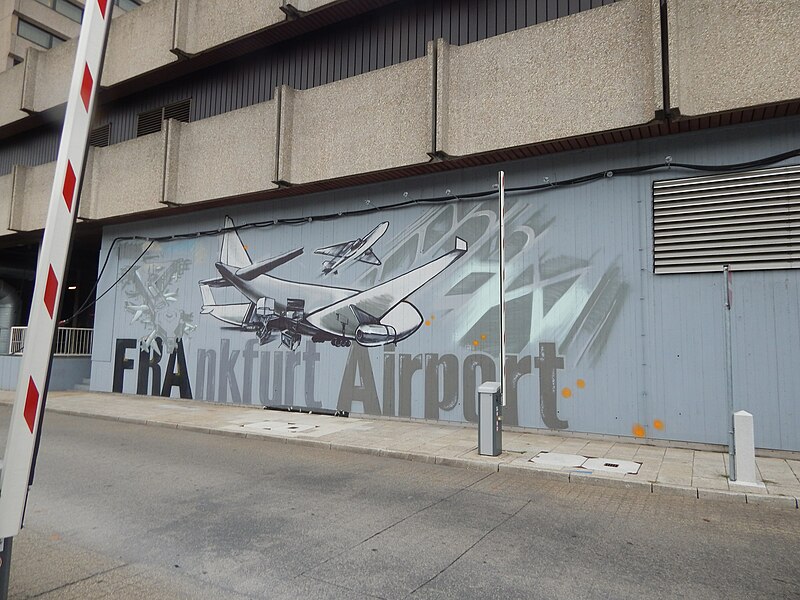 File:Mural at Frankfurt Main Airport 01.jpg