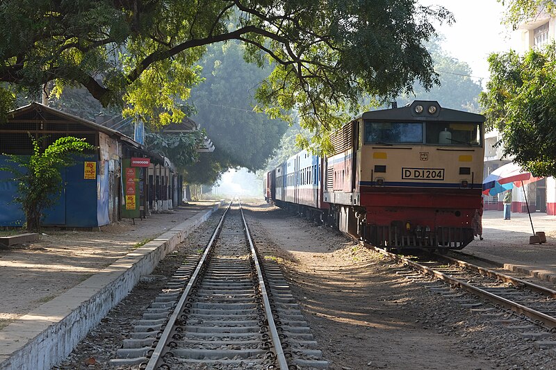 File:Myingyan Railway Station 2.jpg