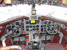 Cockpit der DC-3 N34,[2] 2005