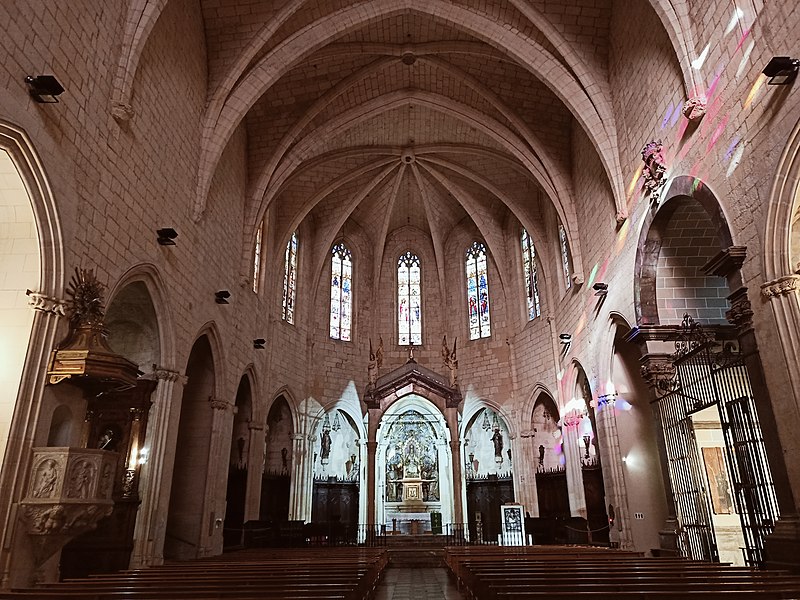 File:Nau central de l'església priorall de Sant Pere e Reus.jpg