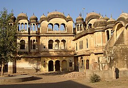 नवलगढ़ का एक पुराना मंदिर