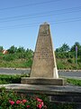 Obelisk auf polygonalen Unterbau