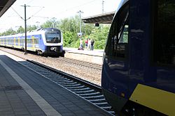 Züge der NordWestBahn in den Gleisen 1 und 2 im Bahnhof Delmenhorst (2012)