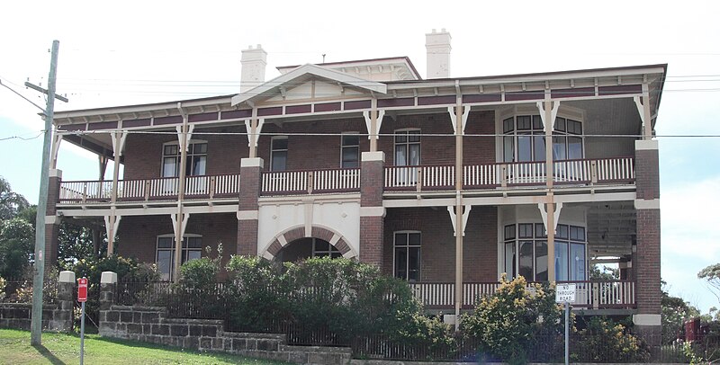 File:Ocean View Alison Road Coogee from south.jpg