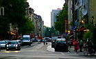 Vista desde Skalitzer Strasse en dirección oeste hacia Oranienstrasse