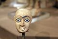 Sumerska plešasta, obrito moška glava častilca; 2600-2500 pr. mavec, lupina, lapis lazuli in bitumen; iz Nippurja (Irak); Muzej orientalskega inštituta (Chicago)