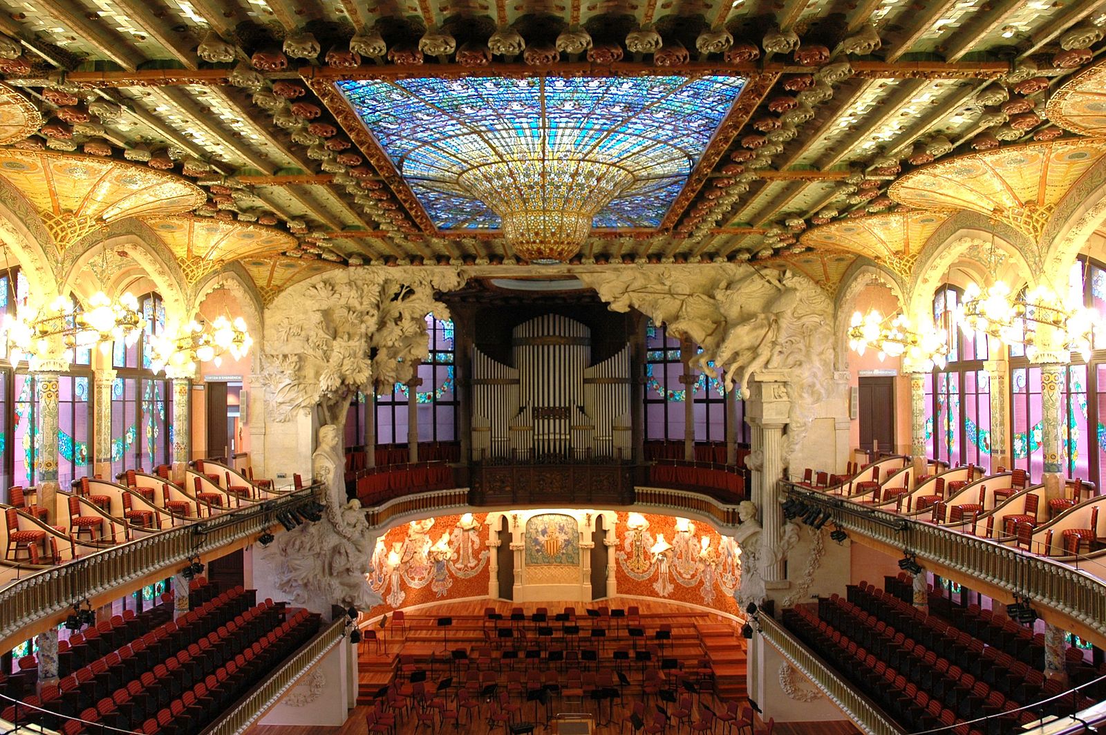 File:Palau de la Música - Interior general (2).JPG.