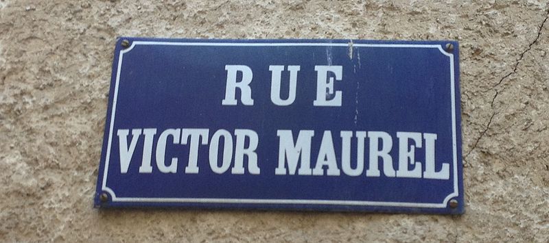 File:Panneau de la rue Victor-Maurel (Embrun).JPG