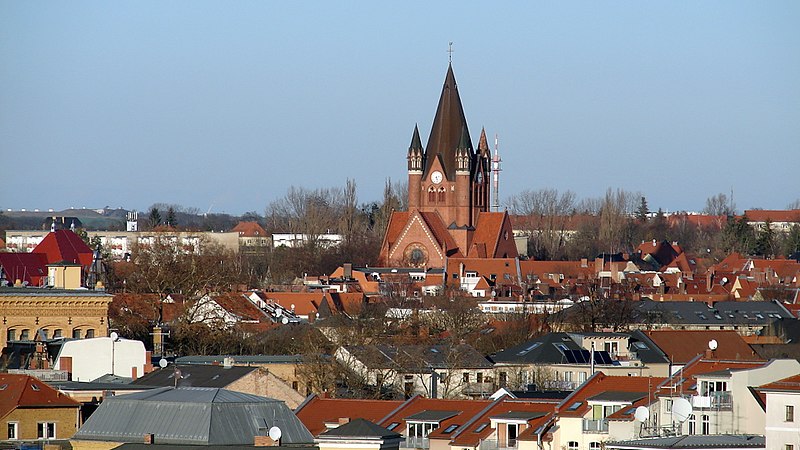 File:Panorama Marktkirche Halle 11.jpg