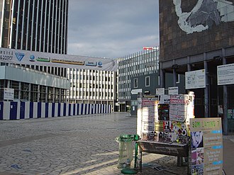 View of the campus in 2005 during asbestos removal. Paris Jussieu Campus entrance dsc04055.jpg