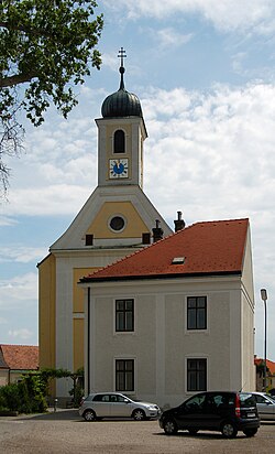 Bölge kilisesi St. Andreas ve Rectory, Schönau.jpg