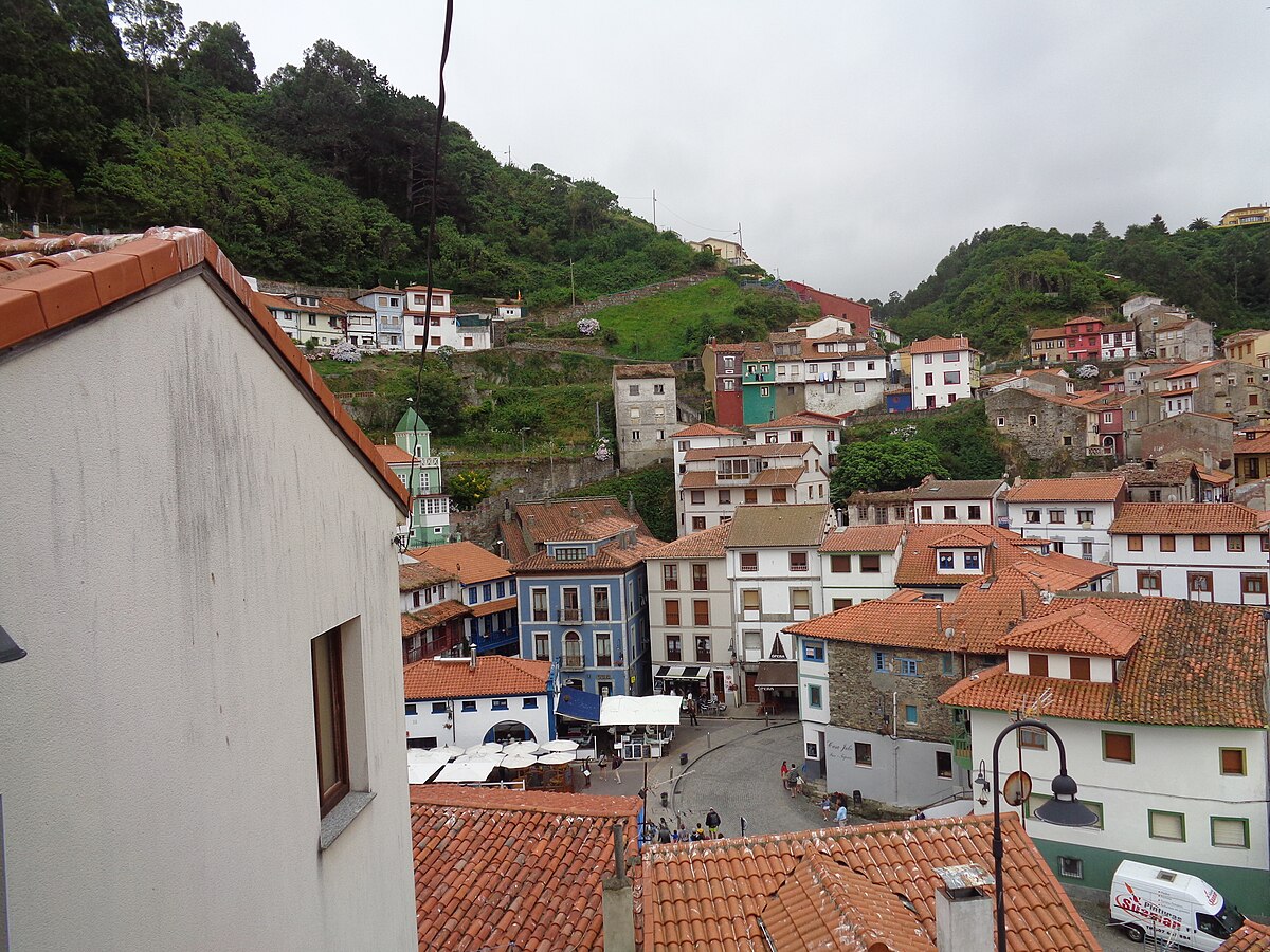 Cuál es el pueblo más alto de asturias
