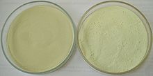 左：硫化亜鉛、右：アルミン酸ストロンチウム