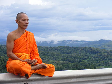 Tập tin:Phra Ajan Jerapunyo-Abbot of Watkungtaphao..jpg