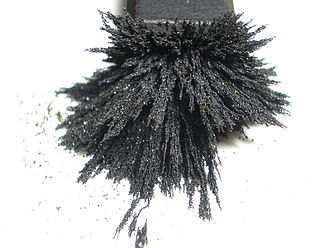 330px-Powder_steel_on_magnet.jpg