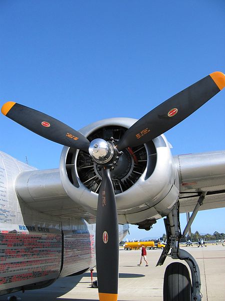 File:Pratt & Whitney R-1830 No.2 on a B-24 Liberator.jpg