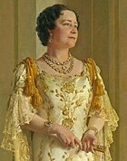 Queen Elizabeth Bowes Lyon in Coronation Robes by Sir Gerald Kelly (cropped).jpg