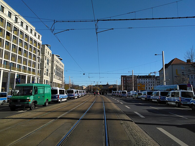 File:Querdenken-Demo Leipzig 20201107 09.jpg