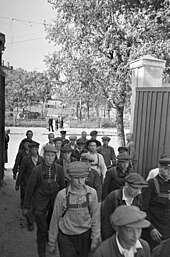 Soviet conscripts in Moscow after Nazi Germany invaded the Soviet Union, 1941 RIAN archive 662758 Recruits entering Voroshilov Barracks.jpg