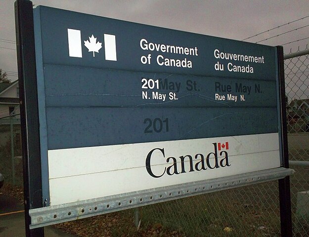 Revenue Canada sign By Xtabi (Own work) [CC BY-SA 3.0 (https://creativecommons.org/licenses/by-sa/3.0)], via Wikimedia Commons