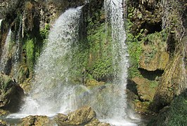 Sızır Çağlayanı (önden)