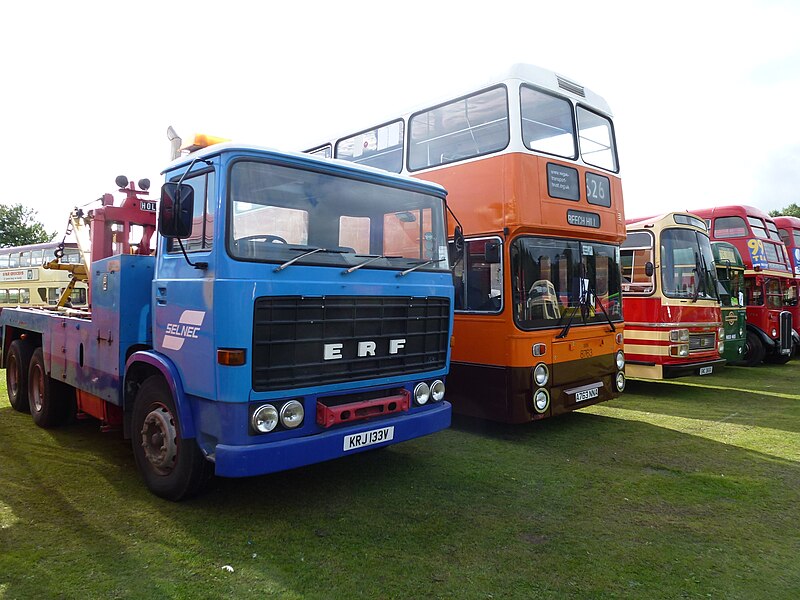 File:SELNEC towing vehicle A68 (KRJ 133V), 2012 Trans Lancs bus rally.jpg