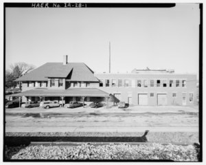 SOUTH FRONT OF BUILDING - Chicago, Milwaukee and St. Paul Railroad Depot, 1104 Sixth Avenue, Marion, Linn County, IA HAER IOWA, 57-MAR, 1-1.tif