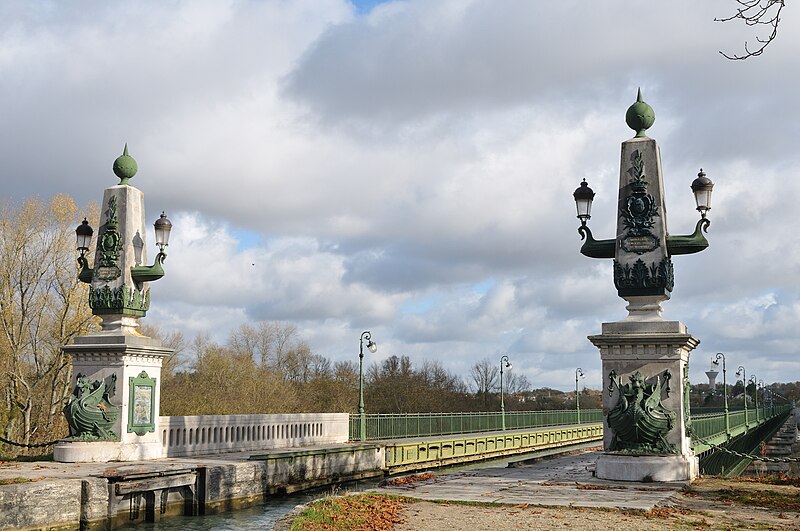 File:Saint-Firmin-sur-Loire pont-canal de Briare 2.jpg