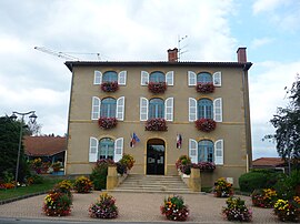 The town hall in Saint-Loup