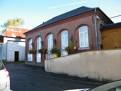 Cómo llegar a Saint-Vaast-en-Chaussée en transporte público - Sobre el lugar