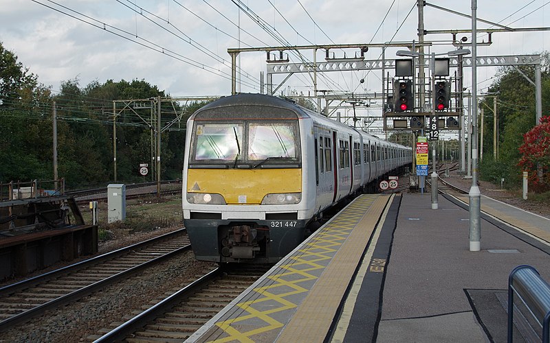 File:Shenfield railway station MMB 03 321447 321XXX 321XXX.jpg